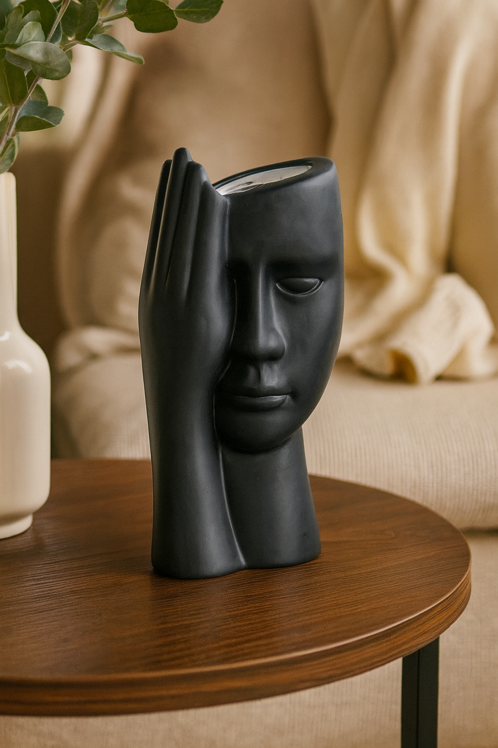 Seramik Eli Yüzünde Dekoratif Vazo – Modern Sanatsal Yüz Figürlü Biblo (25x14 cm)